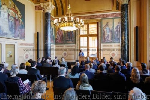 Preisverleihung Abiturientenpreis 2025 in Anwesenheit von unserem Ehrenmitglied Landtagspräsidentin Ilse Aigner und Staatsministerin für Unterricht und Kultus Anna Stolz